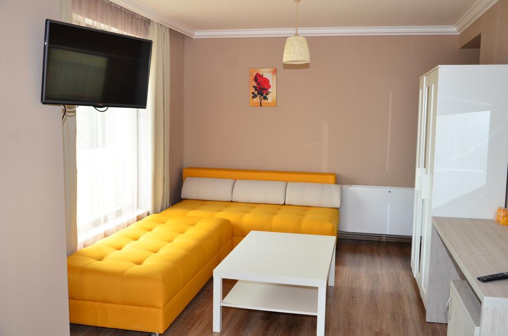 Guesthouse Green Fields Garmen Exterior foto